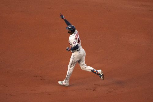 Astros Score 9 in First, Hold On for 10-8 Victory Over Royals