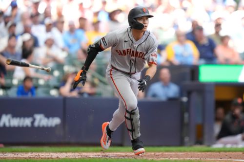 Giants knock out Brewers in Milwaukee slugfest