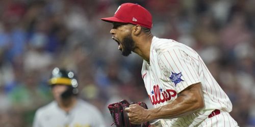 Fired-up Sánchez dominates A's with 8 scoreless innings
