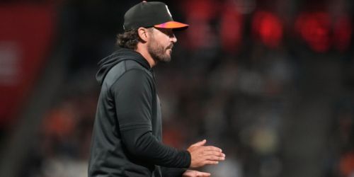 Kid who noshed on leftover nachos at Busch returns -- to his amazement -- as Giants manager