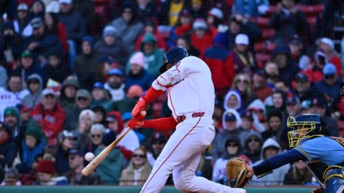 Former Cardinals slugger gets standing ovation in return to Busch Stadium