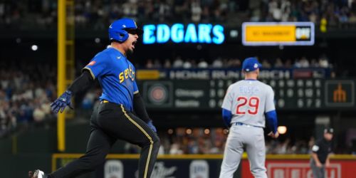 'Just got to keep fighting': Mariners walk off in extras thanks to Rivas