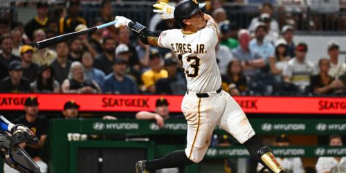 Flores' 1st big league HR sparks 4-run frame for Bucs ... and goes 440 feet