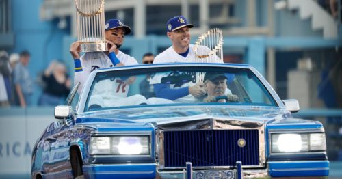 Seeing double: Dodgers celebrate titles on a sparkling opening day