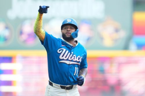 Brewers drop Saturday night affair with Cubs, 8-2, as bullpen struggles