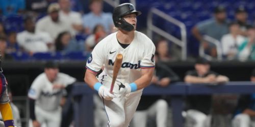 Marlins unload in 6-run frame en route to 3rd straight series win