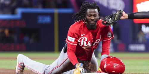 With swipe of third, Elly becomes 4th Reds player to secure 30-30 season
