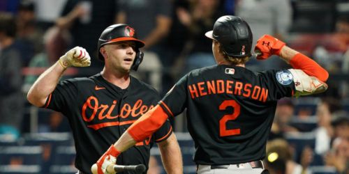 Alonso caps Queens reunion with another HR to help O's postseason hopes