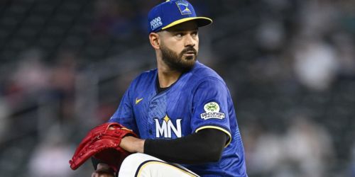 Twins' López ends live BP session early due to elbow soreness