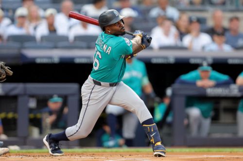 Erik Erikson describes a 10-5 Mariners loss to the Yankees