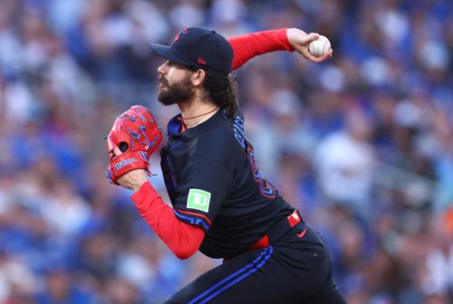 Jays thrash M’s 8-1