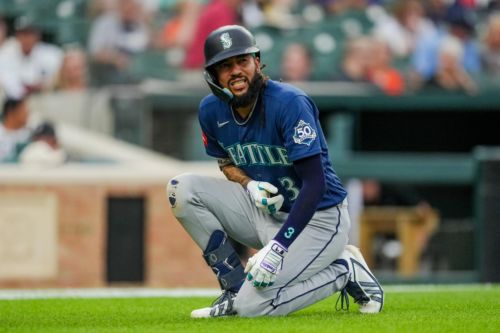 Mariners drop first game of road trip 7-3