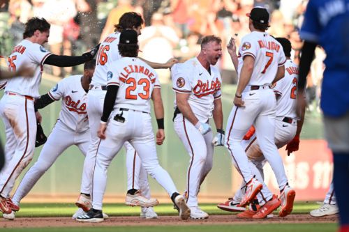 Orioles pull off miraculous ninth-inning comeback to beat Jays, 6-5