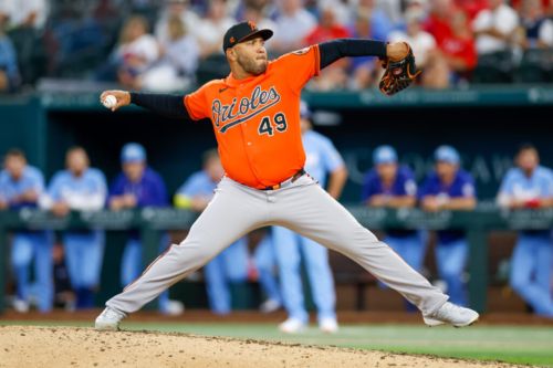 Orioles Designate Albert Suárez For Assignment