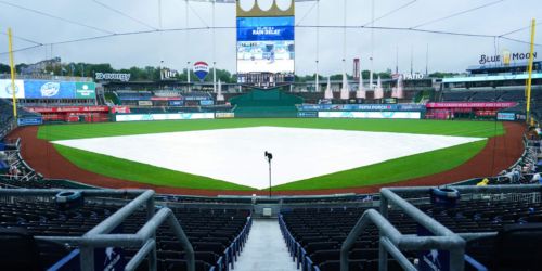 Brewers-Royals game postponed due to rain; split DH Saturday