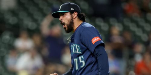 Muñoz, bullpen rise to moment for 8th straight win over Astros