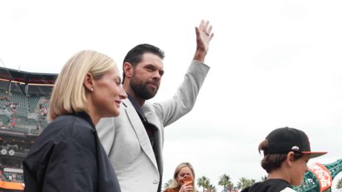 There was 1 controversial surprise guest at SF Giants ceremony for Brandon Belt