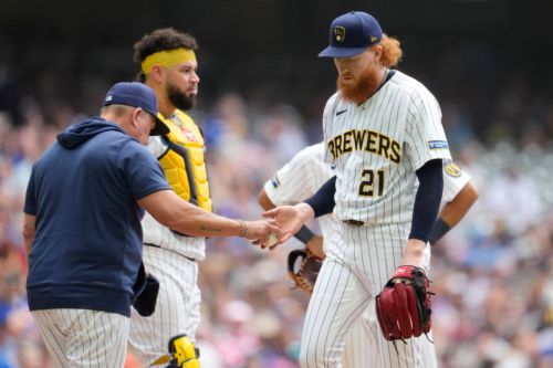 Brewers’ early lead slips away in 7-4 loss to Rangers