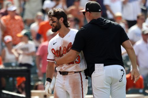 Orioles news: A winning streak, a broken hand, and the draft