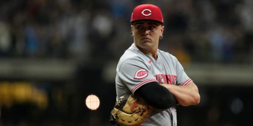 Reds on wrong end of lopsided loss to Brewers