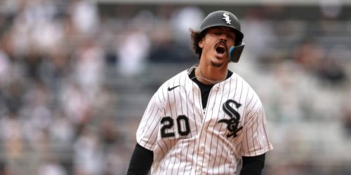 Vargas does it all as White Sox keep pace in postseason push
