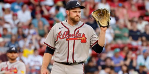 Sloppy play, Elder's rare hiccup make for a night to forget for Braves