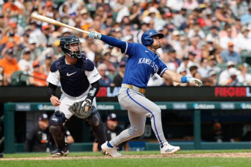 Massey’s late homer lifts Royals in Detroit