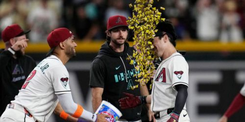 Carroll's walk-off keeps D-backs rolling with 5th straight victory