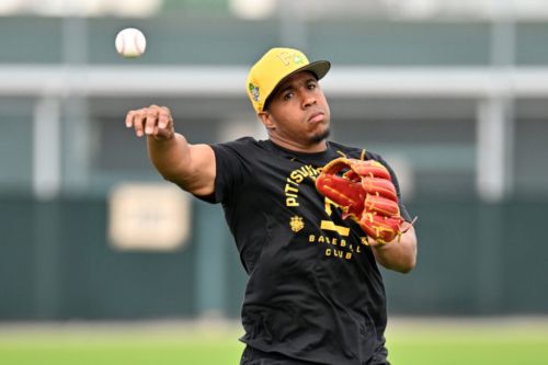 Pirates Outright Enmanuel Valdez