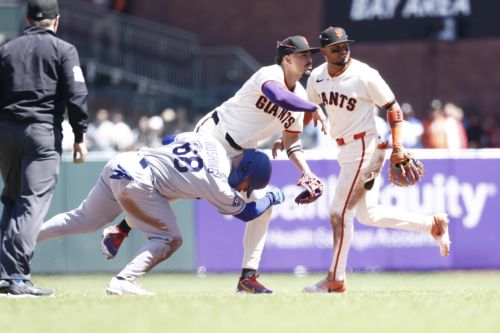 Giants feel bad, let LA win one