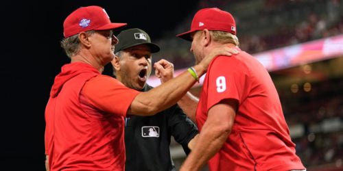 Pair of Phillies coaches ejected after confusion at second base