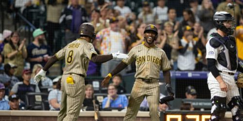 Salas' big night helps Padres stretch lead over D-backs in playoff race