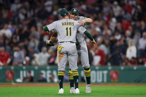 Giants Claim Brett Harris