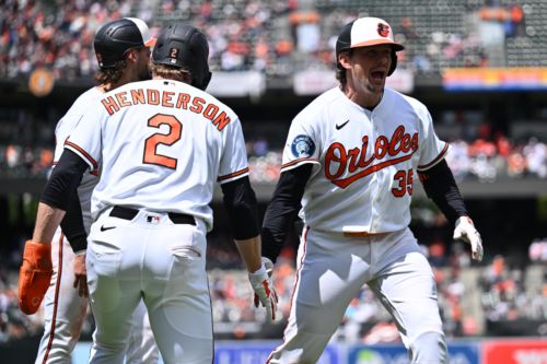 Bassitt hounds Astros, O’s hit two grand slams in big 10-3 win
