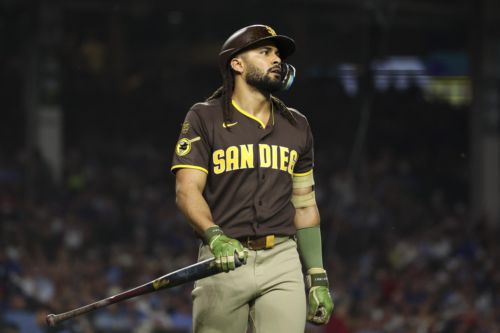 Heartbreak in Chicago: bad defense, worse hitting continue Padres skid