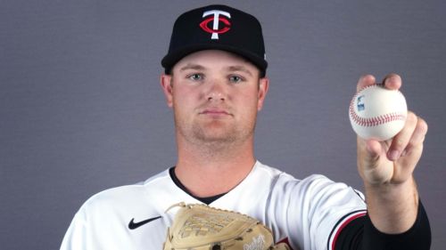 Twins’ top pitching prospect’s dominant stretch should force issue with front office