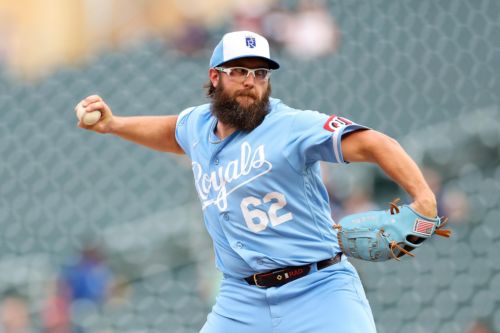 Royals 4, Twins 0: Completely ‘nak-ered