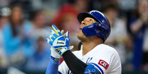 Salvy breaks tie with Brett in BIG way as Royals offense explodes