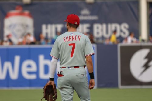 Phillies hitters shut down, defense struggles in loss to Giants