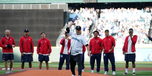 He's a natural! USMNT coach Pochettino throws out 1st pitch at Mariners game