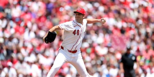 Despite injury, bullpen issues, Reds squarely in mix for NL Central
