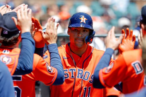 Bullpen blows late lead in loss to Astros