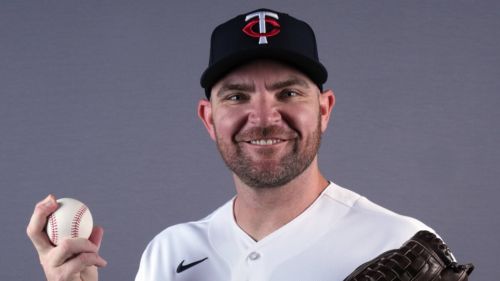 Cubs' release gives Twins reunion option for struggling bullpen