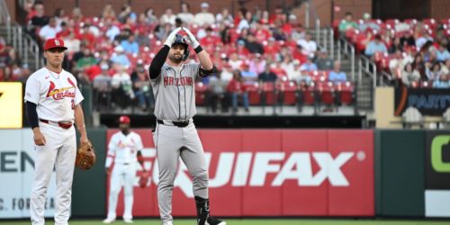 Clutch hits elude D-backs again as Kelly's quality start goes for naught