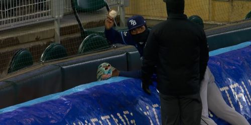 Not so fast, Junior! Caminero tries to trick ump after all-out effort on a 'catch'