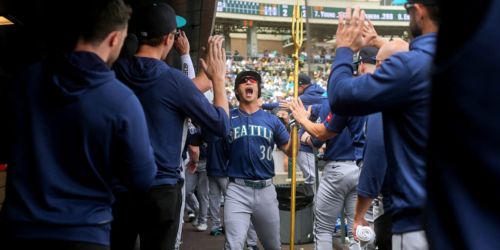 Mariners cap dominant sweep of A's, move into first place in AL West