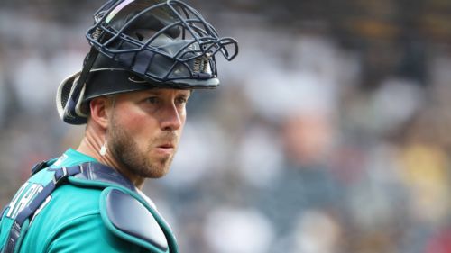 Yankees must weigh signing recently-released Mariners catcher amid terrible season