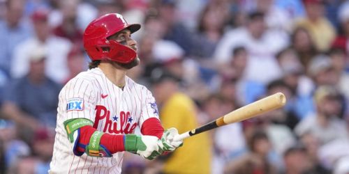 Harper exits after top of first vs. Rockies with migraine