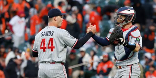 New-look bullpen steps up in Shelton's first win with Twins