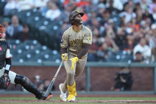 Padres hold on for narrow sweep over Giants